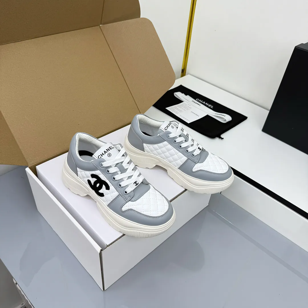 👟👟Ex-factory price 620👟👟 Chanel bread shoes ~ original calfskin panda shoes Chanel 25C latest hot style panda black and white sports shoes casual sneakers Xiaoxiang hot item classic black and white panda color coco girls must pay Fabric: original custom mixed sheepskin lining: original imported breathable mesh lining outsole: Original molded rubber + TPU combination Size: Women's 35-41